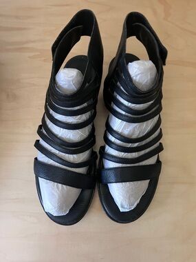 Women's Eileen Fisher Otto Black Strappy Gladiator Sandals